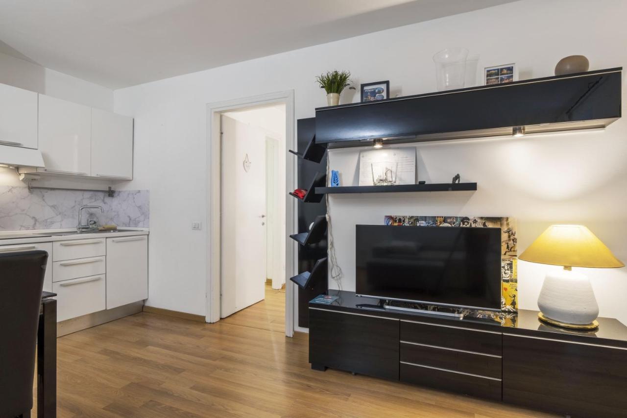 Cozy & Comfy Apt In Navigli Area Милан Экстерьер фото