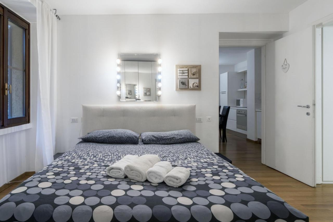 Cozy & Comfy Apt In Navigli Area Милан Экстерьер фото